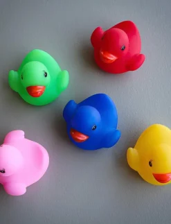 Badleksaker, Regnbågsankor, 5-pack - Badleksaker|Rätt Start Online