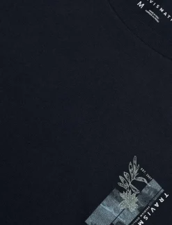 TravisMathew BEST TRIP YET - T-shirts TOTAL ECLIPSE