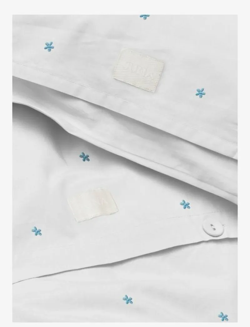 Daisy Påslakanset 150x210 cm vit/ljusblå SE - Påslakanset|Juna Discount