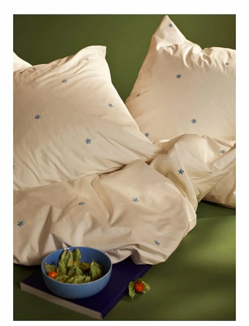 Daisy Påslakanset 150x210 cm vit/ljusblå SE - Påslakanset|Juna Discount