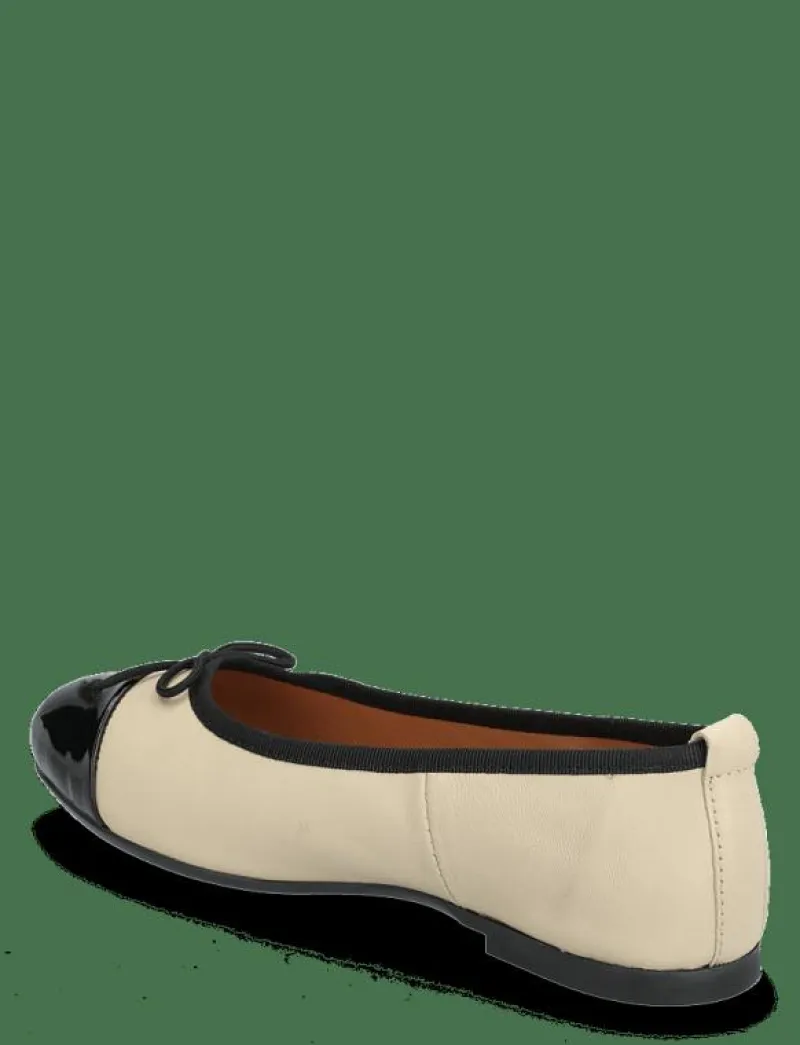 Lucy - Ballerinas|Pavement New