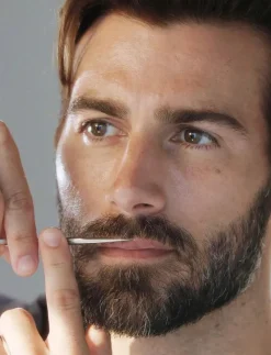 Moustache Scissors With Comb - Skäggkam|Tweezerman Clearance