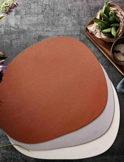 RAW Buffalo - dækkeserviet 95% genbrugslæder dusty 1 stk 41x33,5 cm - Servering|Aida