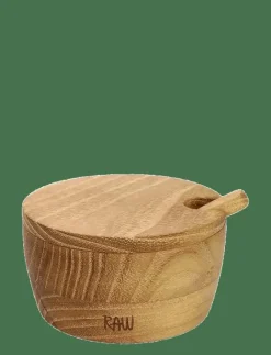 Aida RAW Teak salt jar with lid + spoon Salt jar: dia.8.2xh4cm, lid: dia.8.2xh1cm, spoon: L8.7cm - Förvaringsburkar NATURAL New