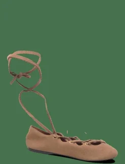 Suede ballet flats with crossed straps - Ballerinas|Mango Online