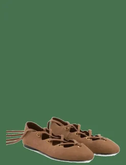 Suede ballet flats with crossed straps - Ballerinas|Mango Online