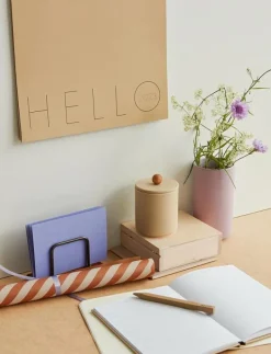 Design Letters Wall Calendar 2023 - Kalendrar & Anteckningsblock LAVENDER 5225C Hot